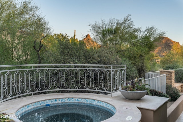 view of pool featuring an in ground hot tub