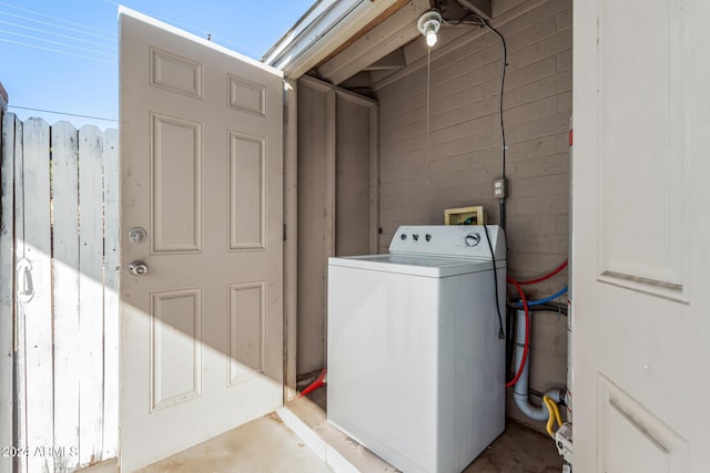 laundry area with washer / dryer