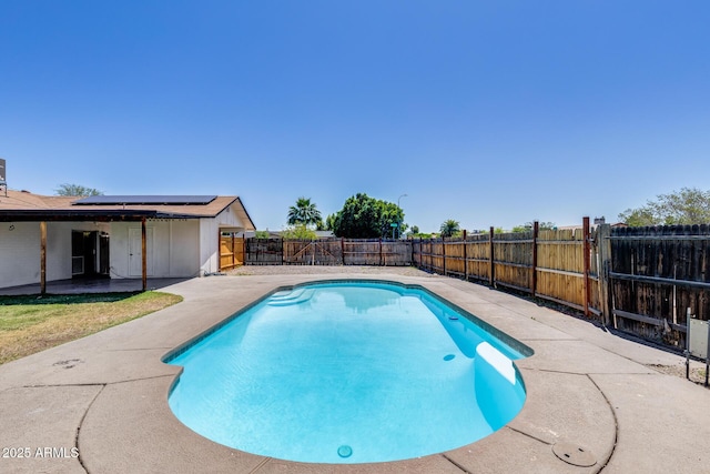 5504 N 69th Ave, Glendale, AZ 85303 - view of swimming pool featuring a fenced backyard and a patio area
