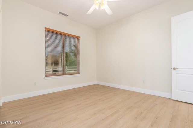 empty room featuring light wood-type flooring and ceiling fan