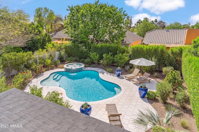 625 W Echo Ln, Phoenix, AZ 85021 - view of swimming pool with a patio, a fenced backyard, and a pool with connected hot tub