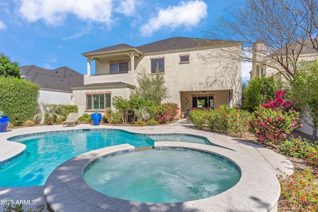 625 W Echo Ln, Phoenix, AZ 85021 - view of swimming pool featuring a pool with connected hot tub