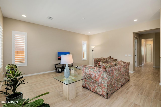 living area featuring visible vents, baseboards, and recessed lighting