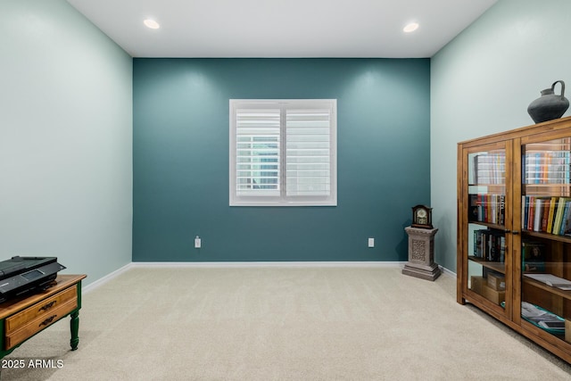 living area featuring recessed lighting, carpet, and baseboards