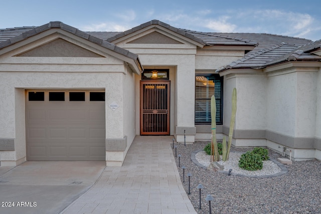 view of front facade featuring a garage