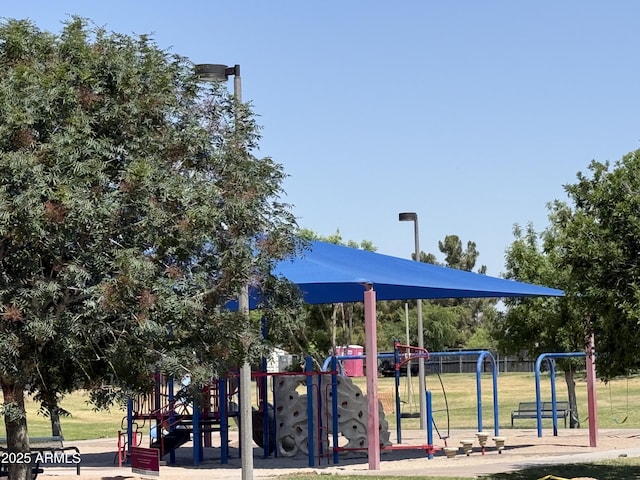 view of property's community