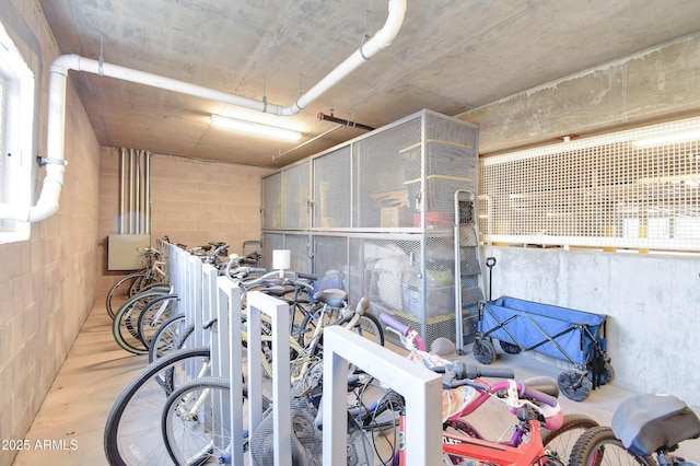 2511 W Queen Creek Rd Unit 374, Chandler, AZ 85248 - garage featuring concrete block wall