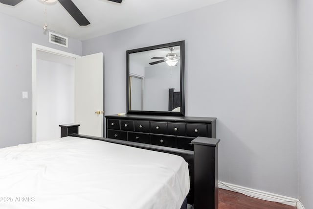 bedroom featuring a ceiling fan, baseboards, visible vents, and dark wood-style flooring