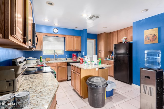 kitchen featuring a sink, visible vents, electric stove, freestanding refrigerator, and dishwasher