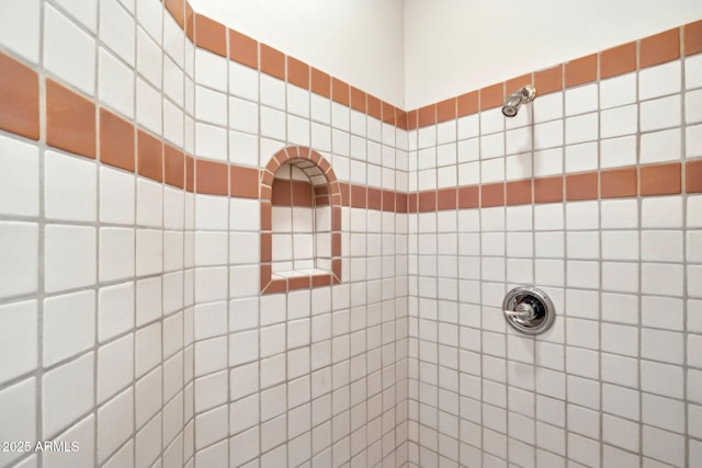 bathroom featuring tiled shower