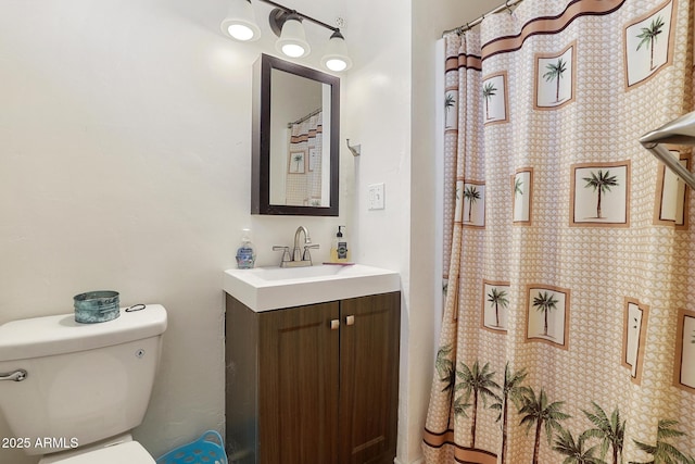 603 S Colcord Rd, Payson, AZ 85541 - full bath featuring vanity, toilet, and a shower with shower curtain