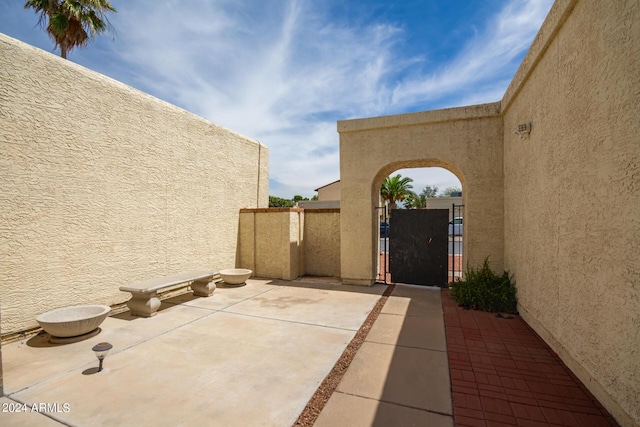 4760 W Wahalla Ln, Glendale, AZ 85308 - view of patio / terrace with a gate