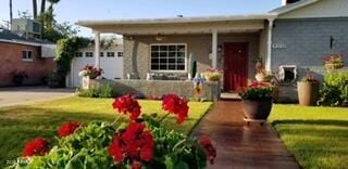 view of front of home featuring a garage and a front lawn