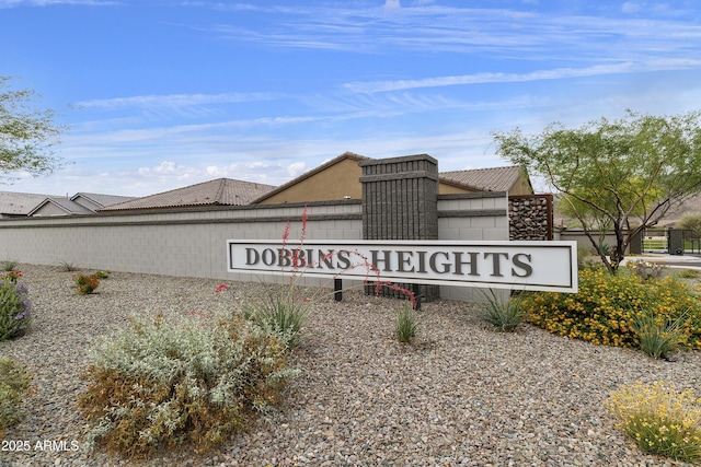 view of community / neighborhood sign