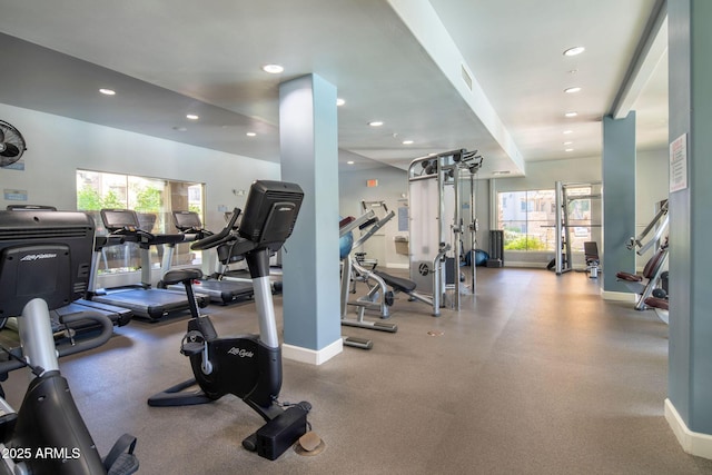 exercise room featuring visible vents, recessed lighting, and baseboards