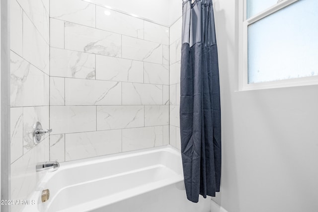 bathroom featuring shower / bath combo