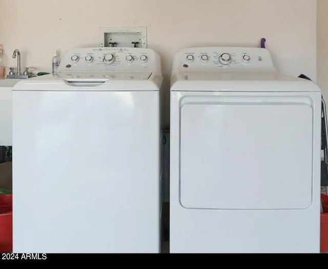 washroom with washing machine and dryer