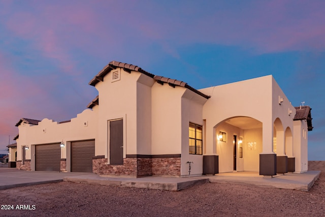 view of front facade featuring a garage