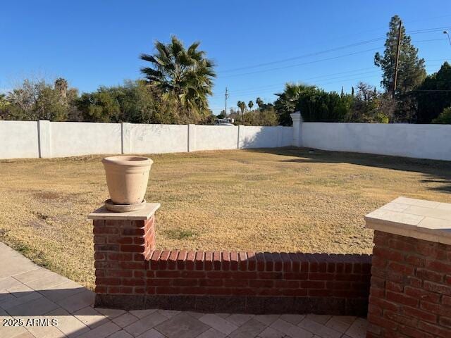 view of yard featuring a fenced backyard