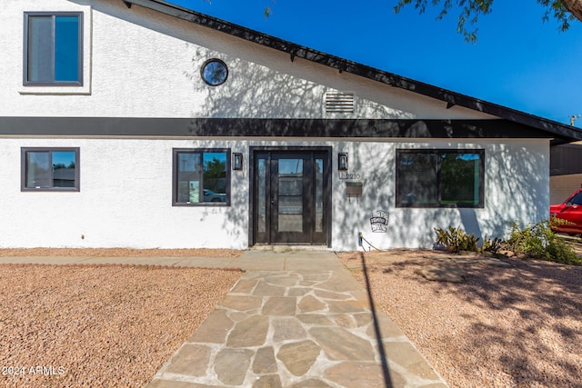 view of front of house featuring a patio