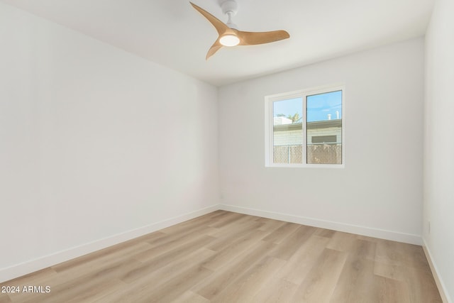 empty room featuring light hardwood / wood-style floors and ceiling fan