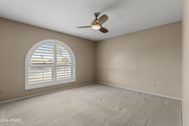 carpeted empty room featuring ceiling fan