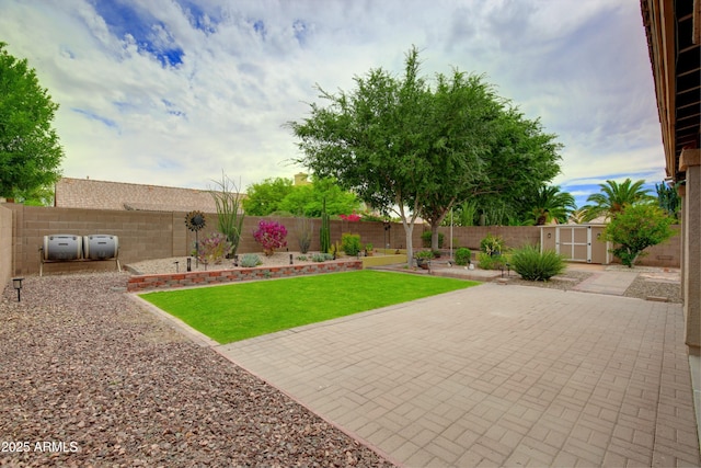 5451 W Folley St, Chandler, AZ 85226 - view of yard with a patio