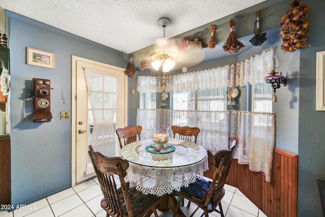 11630 N 74th Dr, Peoria, AZ 85345 - dining space featuring light tile patterned flooring, a notable chandelier, a textured wall, and a textured ceiling