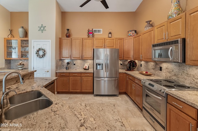 43638 N 22nd St, New River, AZ 85087 - kitchen with stainless steel appliances, a sink, backsplash, and ceiling fan