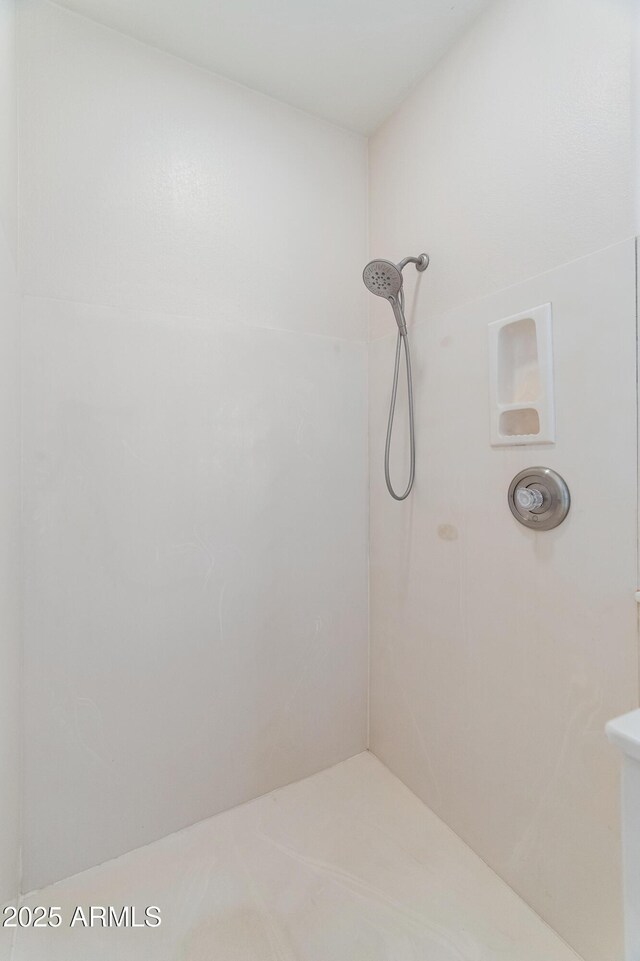 43638 N 22nd St, New River, AZ 85087 - bathroom with a tile shower