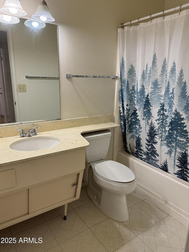 full bathroom featuring toilet, shower / bath combo with shower curtain, and vanity