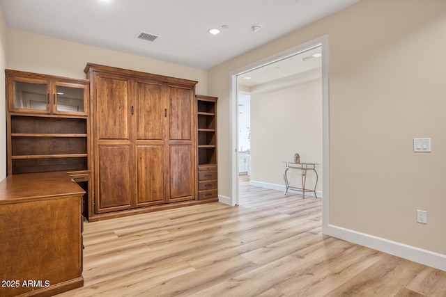 interior space with light wood-type flooring, baseboards, visible vents, and recessed lighting