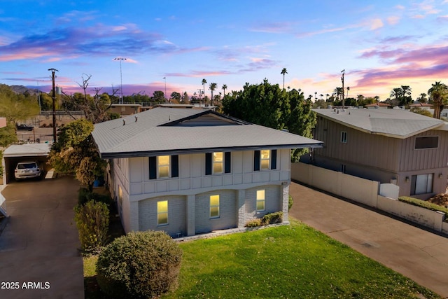 view of front of house featuring a lawn