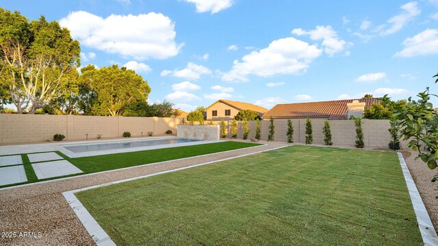 5103 E Juniper Ave, Scottsdale, AZ 85254 - view of yard with a patio area