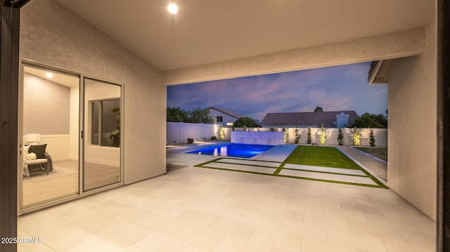 5103 E Juniper Ave, Scottsdale, AZ 85254 - view of patio / terrace with a fenced backyard