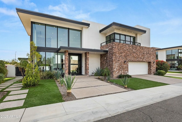 contemporary house featuring a garage and a front lawn