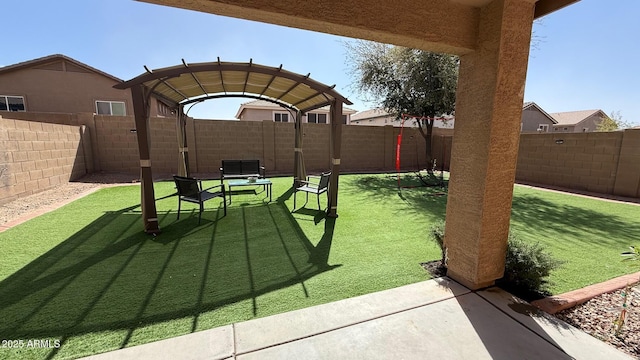 view of yard featuring a fenced backyard