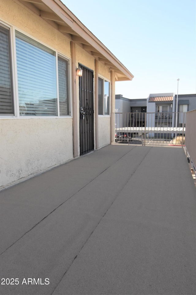 8124 N 33rd Dr, Phoenix, AZ 85051 - exterior space featuring a balcony