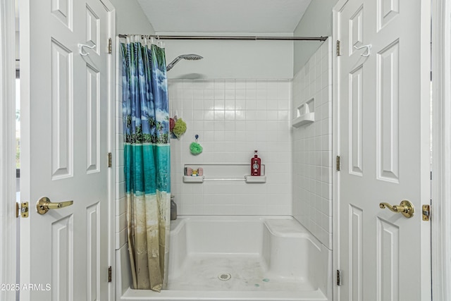 6422 W Range Mule Dr, Phoenix, AZ 85083 - bathroom featuring a shower with curtain