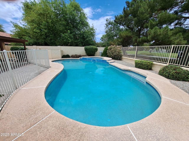 7420 W Morrow Dr, Glendale, AZ 85308 - view of swimming pool featuring a fenced backyard and a pool with connected hot tub