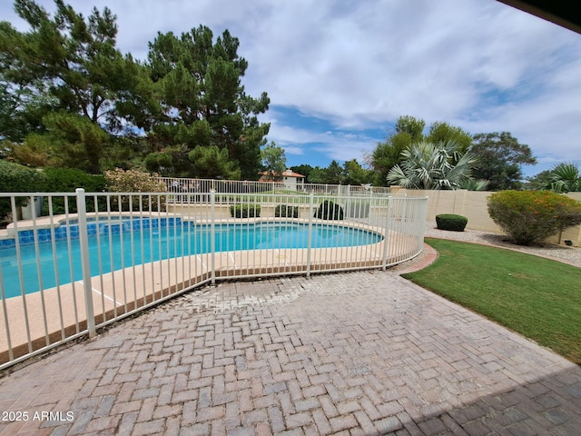7420 W Morrow Dr, Glendale, AZ 85308 - view of pool with a patio area