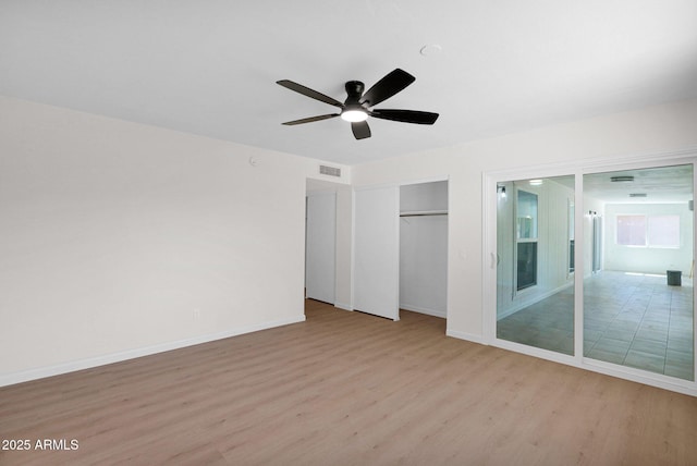 unfurnished bedroom featuring light wood finished floors, baseboards, and a ceiling fan