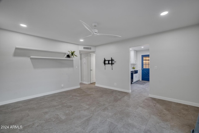 empty room with ceiling fan