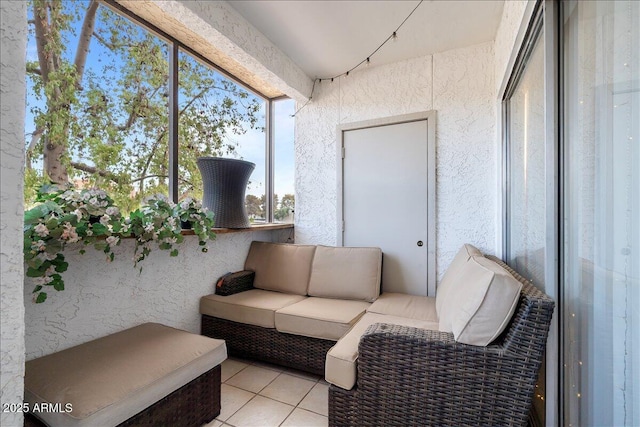 sunroom featuring outdoor lounge area