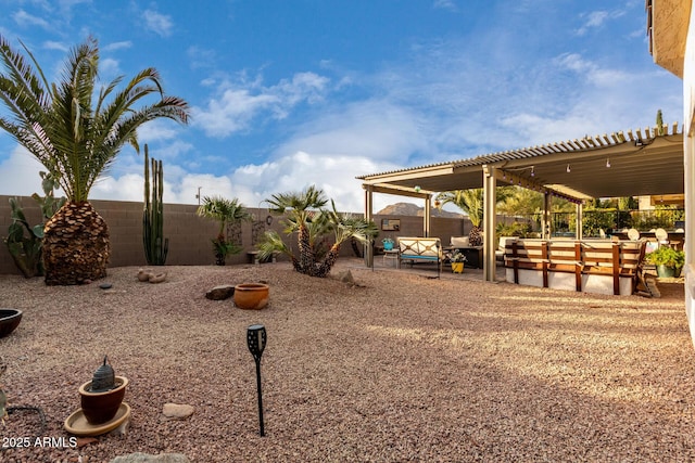 view of yard with outdoor lounge area