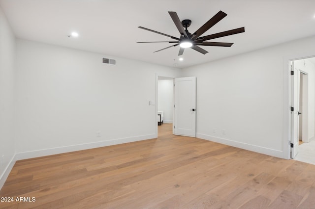 unfurnished room featuring light wood-type flooring and ceiling fan