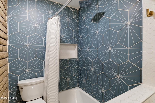 bathroom featuring toilet and shower / tub combo