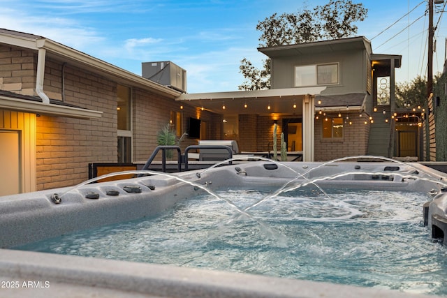 view of front of property featuring a hot tub