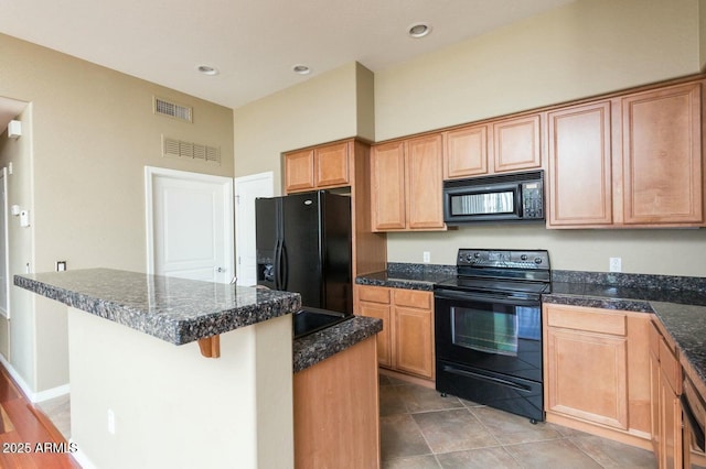 2989 N 44th St N Unit 2007, Phoenix, AZ 85018 - kitchen featuring black appliances, tile countertops, a kitchen island, a breakfast bar, and recessed lighting