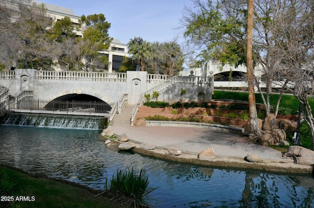 2989 N 44th St N Unit 2007, Phoenix, AZ 85018 - view of home's community featuring a water view